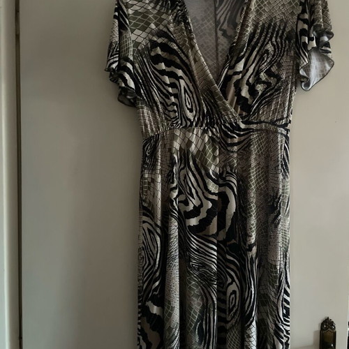 Summer dress like new, size 2, elastic waist