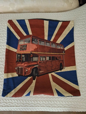 London pillowcase like new, 45×45 with zipper and thick fabric
