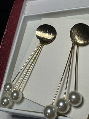 Earrings new with pearls gold color