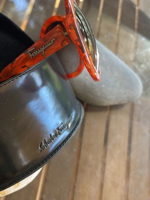 Γυαλιά ηλίου Salvatore Ferragamo, μελί σκελετός, ντεγκραντέ φακός