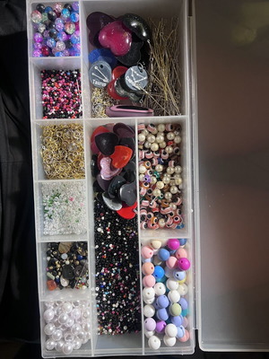 Jewelry Making Kit like new with beads, charms, chains, pearls