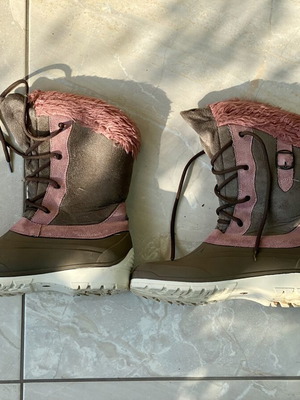 Women's winter boots size 39 like new, waterproof and warm