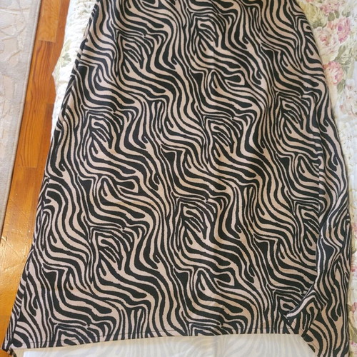 BSB skirt M asymmetric like new, elastic waist