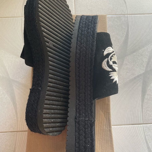 Tartarooga slippers like new, size 39, black with white flowers