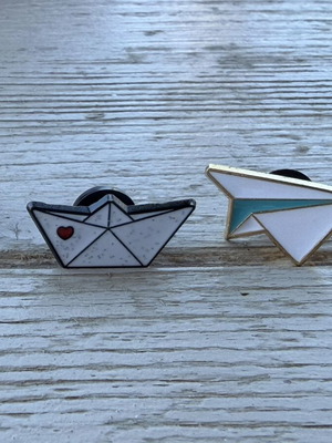 Karavan pins set