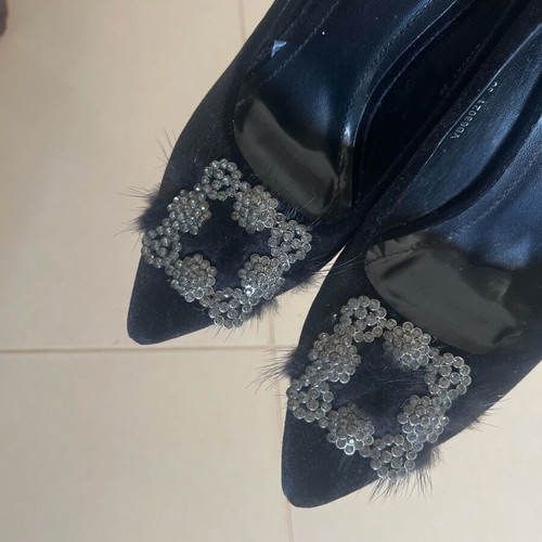 Velvet black pointed pumps size 38 like new with decorative buckle