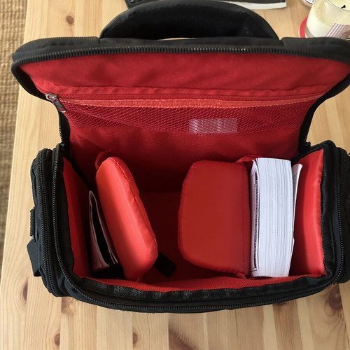 Nikon D7200 DSLR with NIKKOR 18-140mm VR lens and bag, full kit