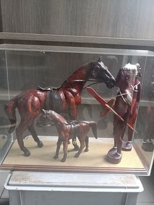 Handmade horse and native figurines set of 2+2 with plexiglass