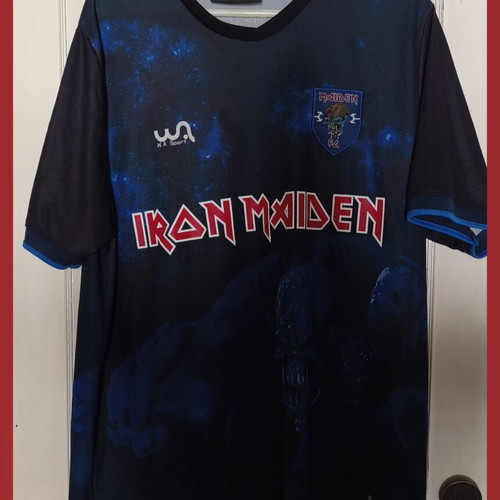 Iron Maiden Football Shirt Final Frontier 2XL like new