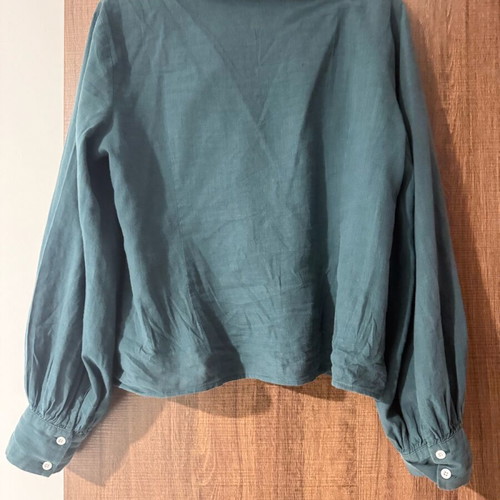 Green shirt 100% cotton with unique collar like new
