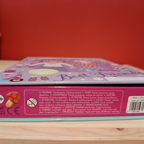 Magnetic Dress Up toy like new with dolls and accessories
