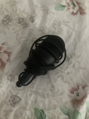 Μικρόφωνο Razer με ποντίκι και ακουστικά Logitech