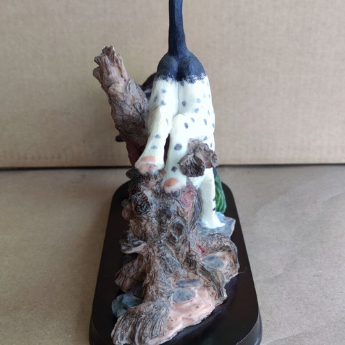 Adeline Collection decorative Pointer dog chasing hare like new
