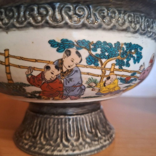 Vintage Chinese bowl with Qianlong dynasty seal, porcelain, new