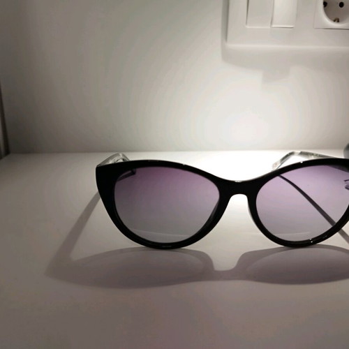 Ted Baker sunglasses black like new with gradient lens