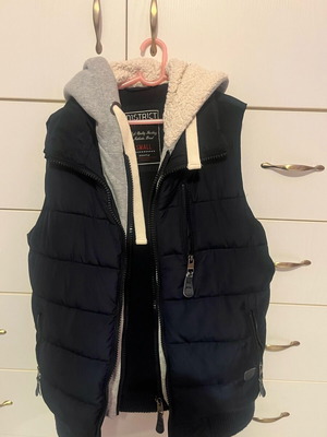 District sleeveless jacket small like new, gray and blue