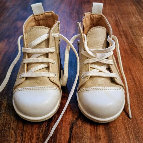 Gorgino anatomic baptismal kids shoes size 23 like new, unisex