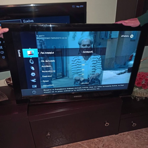 Samsung TV 43" like new, non-smart with built-in decoder