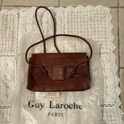 Guy Laroche leather vintage shoulder bag used, cognac color