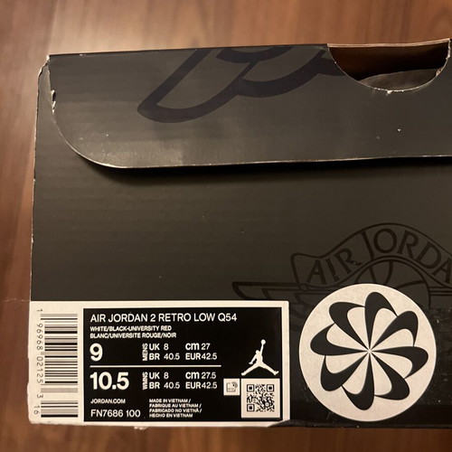 Jordan Retro by Nike sneakers size 42.5 new, colorful