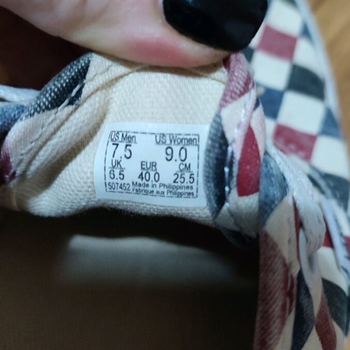 Vans checkerboard size 40 like new