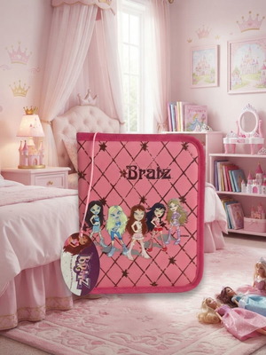 Bratz vintage collectible pencil case 2000s with Lyra stationery
