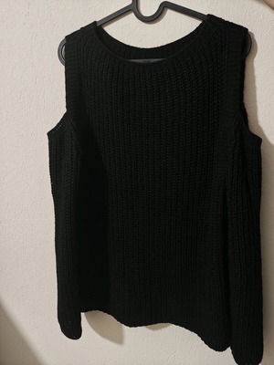 Black knitted blouse like new with shoulder cutouts