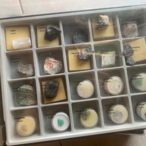 Thesavroi tis Gis DeAGOSTINI mineral and precious stone collection used, 3 cases