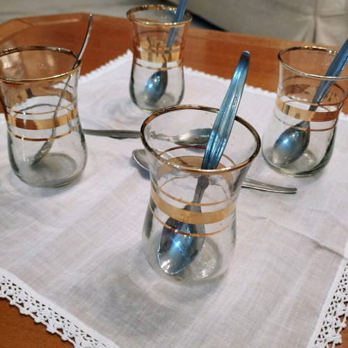Authentic Tulip Tea Set with 4 Glasses, 6 Güllü Spoons and Handmade Doily