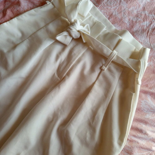 Kelly's M pants new, soft cream color, high waist