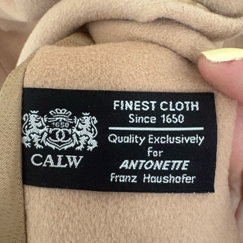 Antonette beige vintage coat size 46 like new