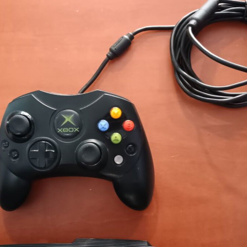 Xbox Original console like new with controller and cables
