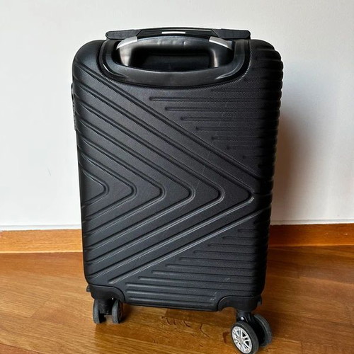 Cabin suitcase black like new with 4 wheels