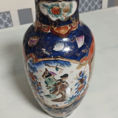 Satsuma decorative vase like new, hand painted Japanese ceramic