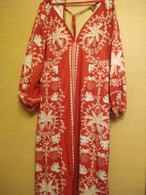 Φουστάνι μακρύ σαν καινούργιο με ιδιαίτερη πλάτη και φανταστικό σχέδιο, μέγεθος XL