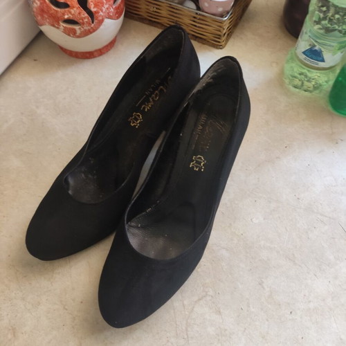 Mark Milan black pumps size 39 like new