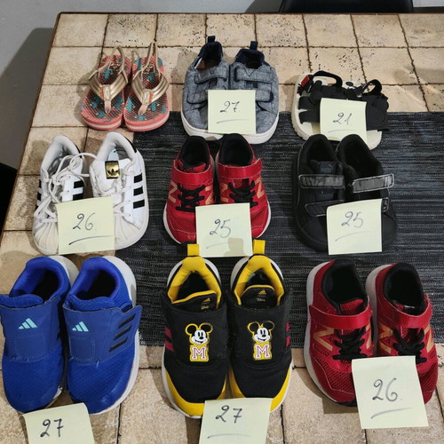 Children's athletic shoes and sandals used, pack of 9