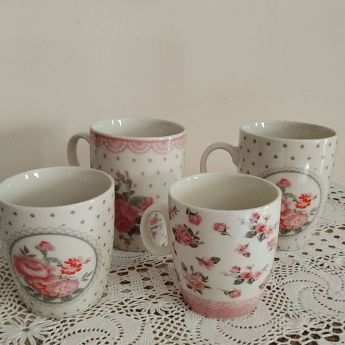 Vicko porcelain mug set with romantic floral design, like new