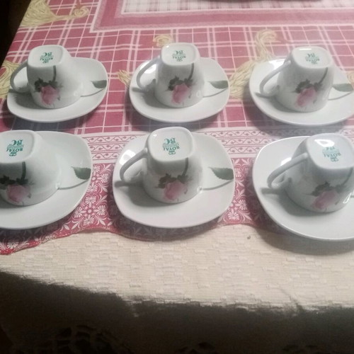 Set of 6 coffee cups with saucers new