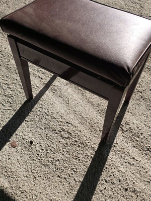 Adjustable piano stool used