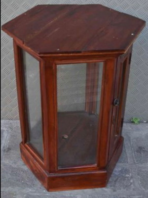 Wooden display table used 71.5x58x50 cm