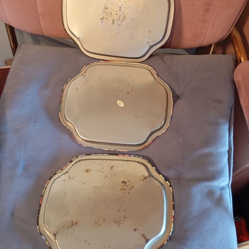 Vintage decorative trays set of three used