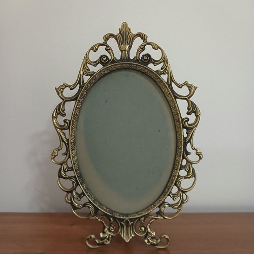 Vintage bronze frame like new with lace design