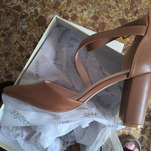 Brown sandals with chunky heel and strap, size 39