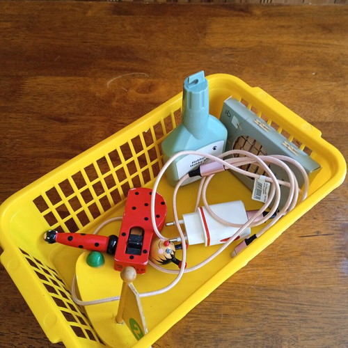 Plastic rectangular basket like new, 27.5x16.5x9.5 cm