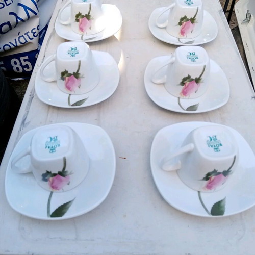 Set of 6 coffee cups with saucers new