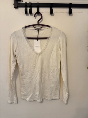 Rip basic white blouse with lace new, Star Body H, size S