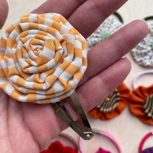 Hair ties and clips with large cotton flowers, pack of 10, new