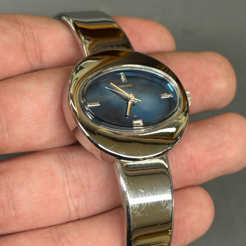 Seiko Oval Ladies watch like new, stainless steel, flawless condition