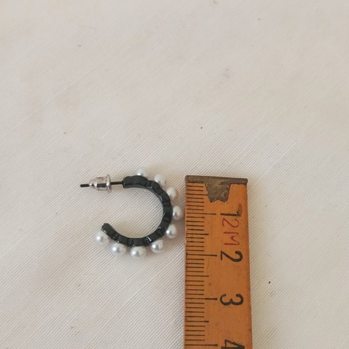 Mini black hoop earrings with pearls new